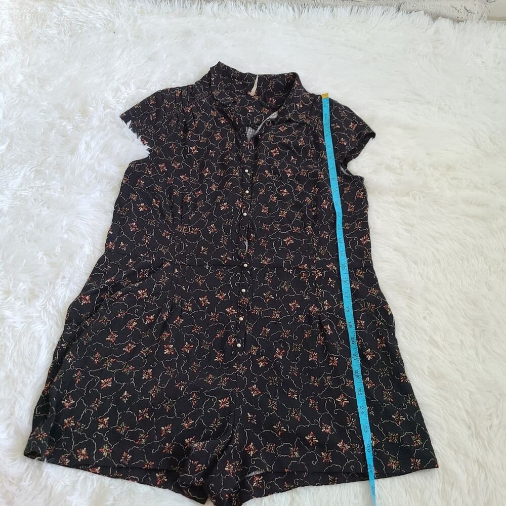 Free‎ People Debbie Dot Floral Cottage Button Up Romper - Picture 11 of 13